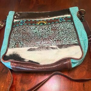Myra Bag Crossbody